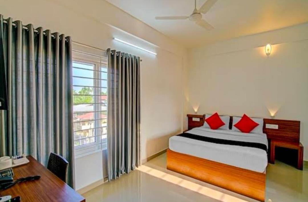 Phoenix Holidays Kochi Екстер'єр фото