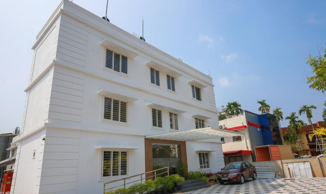 Phoenix Holidays Kochi Екстер'єр фото