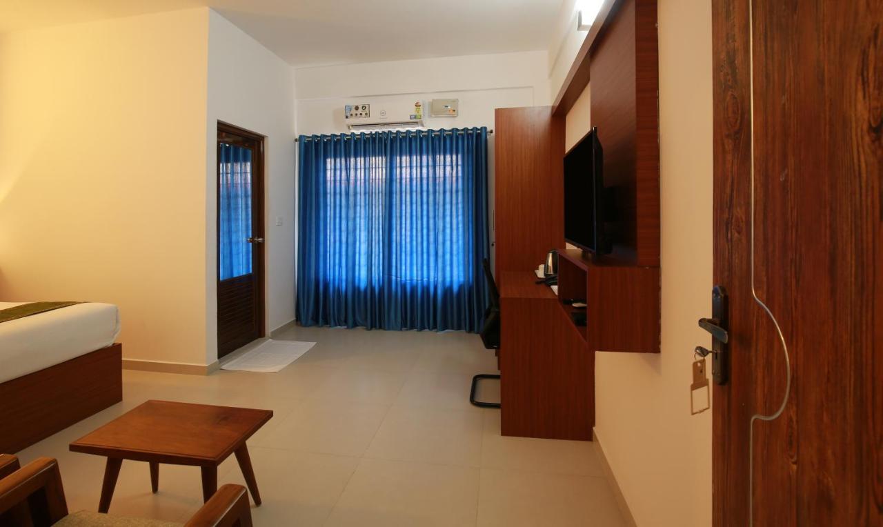 Phoenix Holidays Kochi Екстер'єр фото